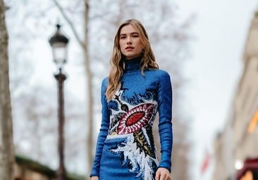 Añade color a tus looks: el azul capri es el favorito de las chicas minimalistas