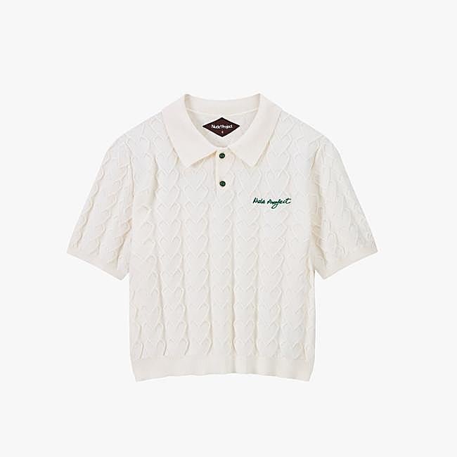 Polo de punto en tono claro de Nude Project, 69 euros.