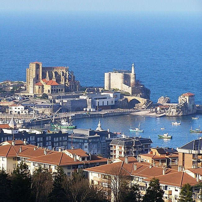 Castro-Urdiales es una villa señorial y marinera en Cantabria.