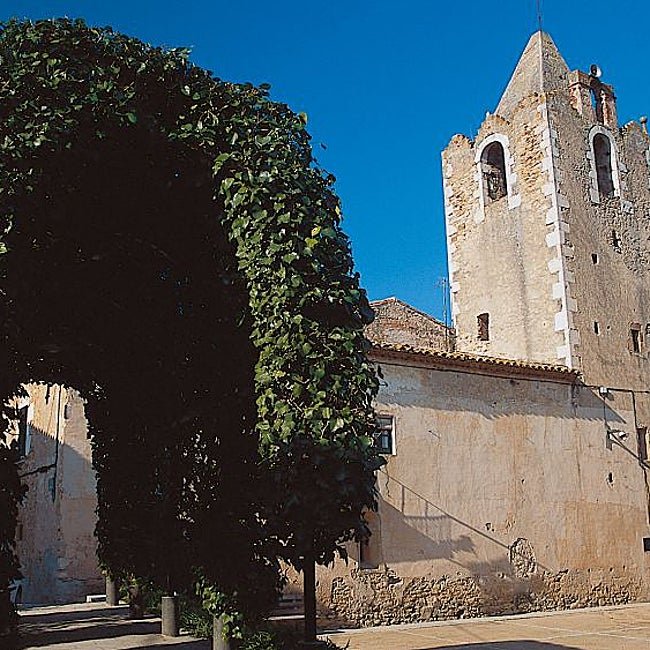 La iglesia de Santa María es de origen románico.