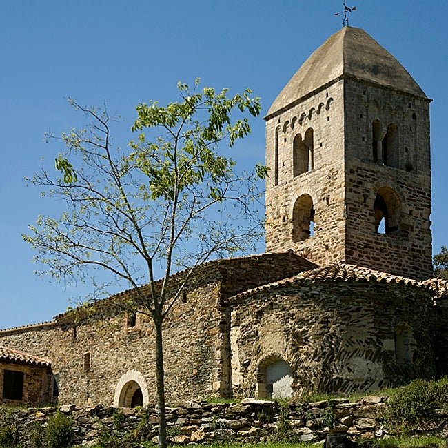 La iglesia románica de Santa Coloma de Fitor.