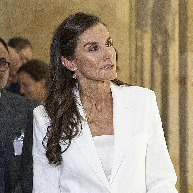La reina Letizia en Egipto con los pendientes de Isabel Guarch.
