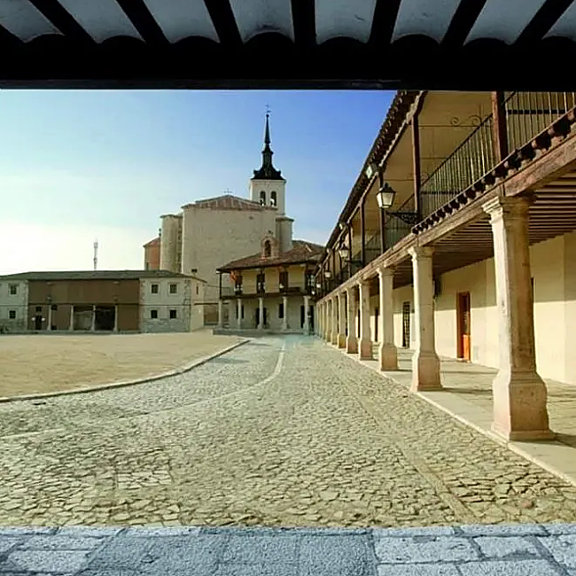 La plaza de Colmenar de Oreja se ajusta al estilo castellano.