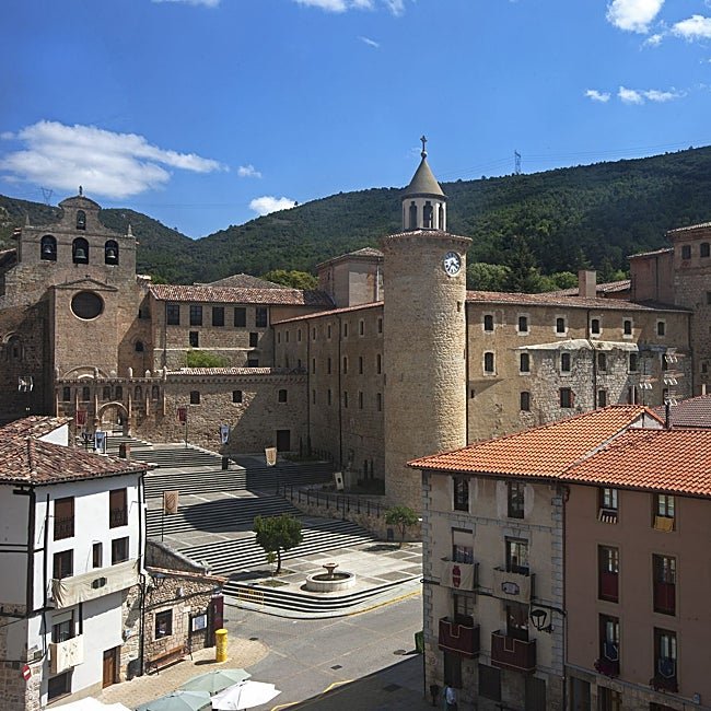 El monasterio de San Salvador es el verdadero centro de Oña.