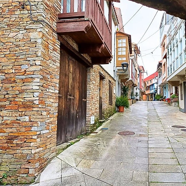 Así de pintorescas son las calles de Redes, en A Coruña.