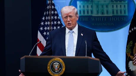 Trump acusa a Irán de hacer "un muy pésimo trabajo" respecto al Estrecho de Ormuz