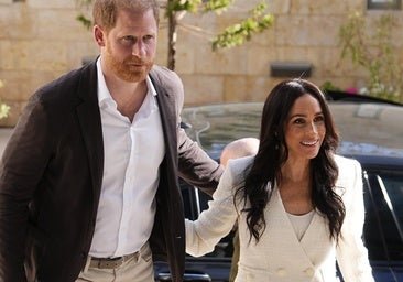 Mango y H&M tienen la chaqueta de entretiempo de Meghan Markle: blanca, de tweed y muy elegante
