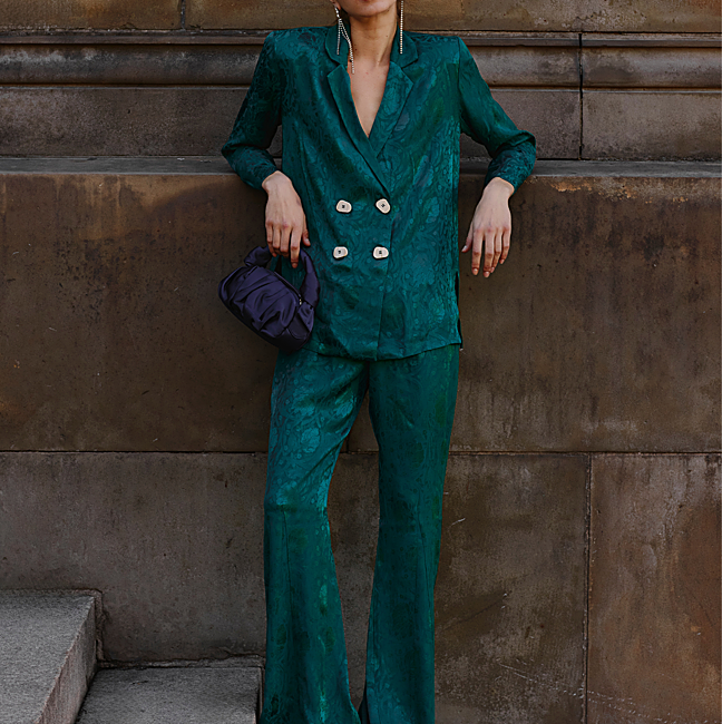 Traje verde con americana cruzada de Sophie and Lucie, 330 euros.