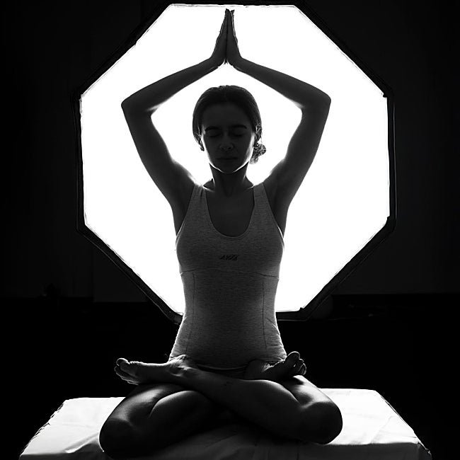 Postura de padmasana en la Escuela de Yogah de Orihuela.