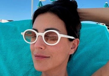 Las gafas de sol con montura blanca regresan según las royals más elegantes