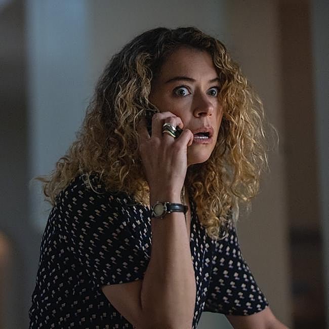 Tatiana Maslany es Paula en Satisfacción garantizada.