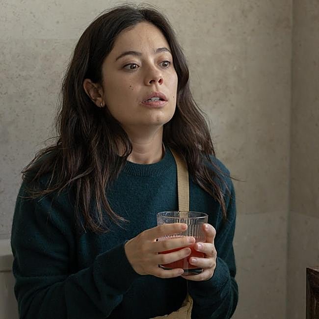 Anna Castillo en una imagen de la comedia satírica española, Se tiene que morir mucha gente.