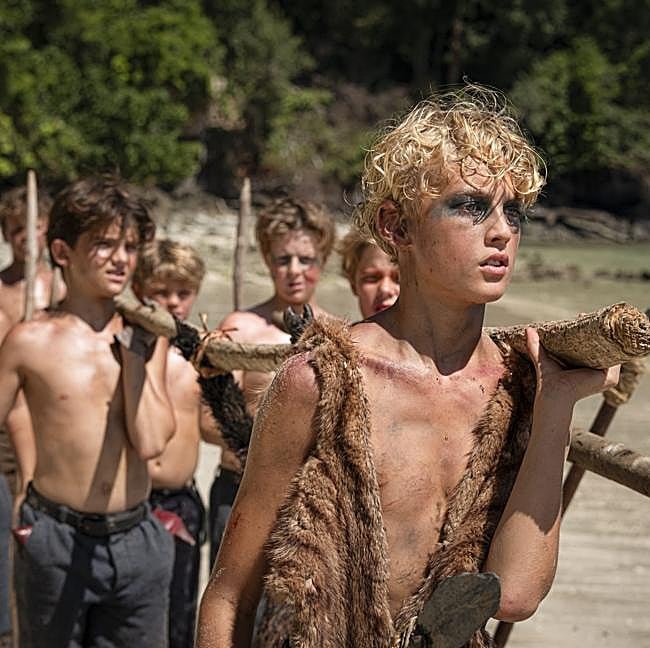 Imagen de El señor de las moscas, la adaptación británica para la televisión de la novela de William Golding.