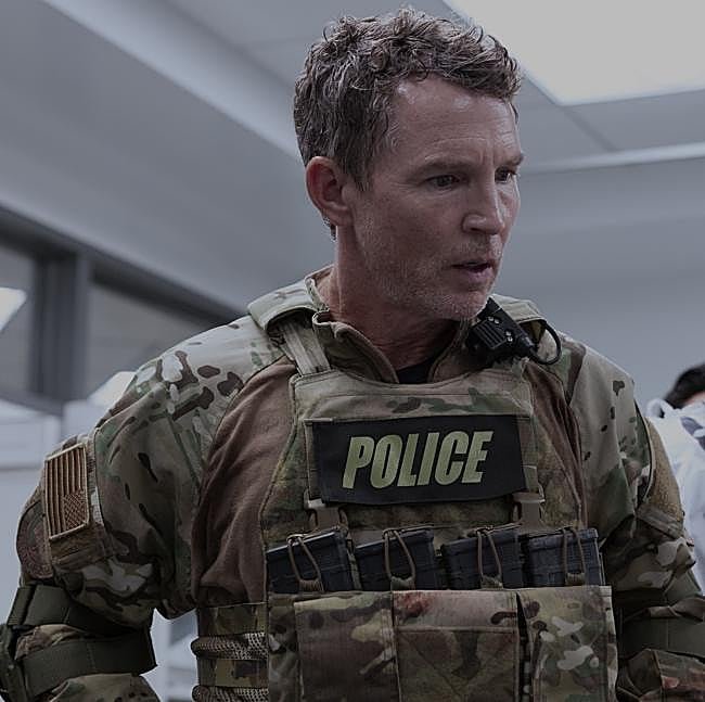 Shawn Hatosy como el doctor Abbot en una imagen de la segunda temporada de The Pitt.