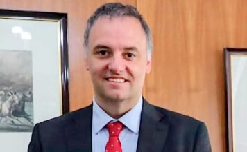 «No le cierran los números»: Irina Hauser reveló detalles del departamento de Manuel Adorni en «QR!»