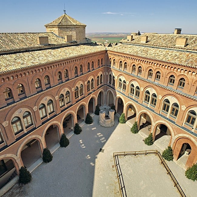 Así es el patio de armas del castillo de Belmonte.