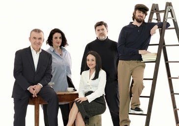 La industria literaria por dentro. Lucía Solla Sobral: «Da mucho vértigo pensar que algo que escribiste durante años en soledad lo pueda leer cualquiera»