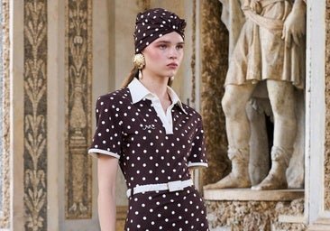 Las prendas con estampado de lunares que transformarán todos tus looks de primavera/verano 2026