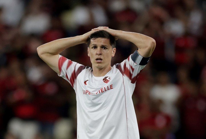 Estudiantes no pudo aguantar el empate ante Flamengo en el Maracaná y complicó su clasificación. Foto: REUTERS/Ricardo Moraes