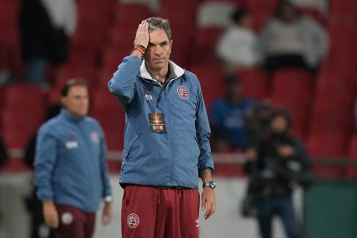 El equipo de Mauricio Pellegrino solo puede aspirar a jugar un repechaje por la Sudamericana. Foto: AP Photo/Dolores Ochoa