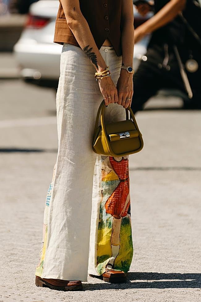 Los pantalones de lino triunfan en el street style de Nueva York.
