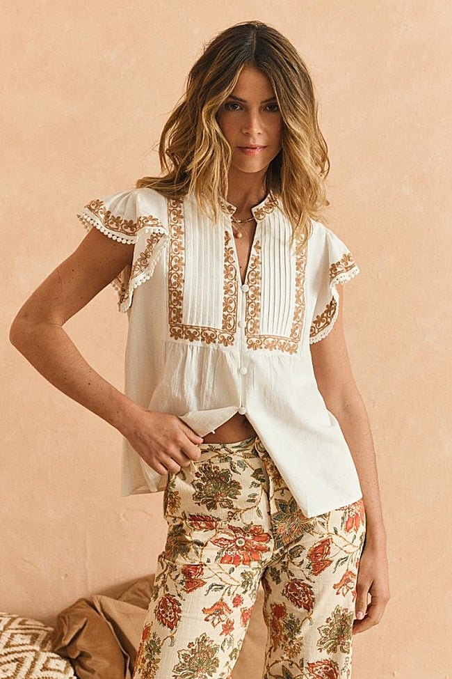 Camisa con bordados de Polin et moi (49,99 euros)
