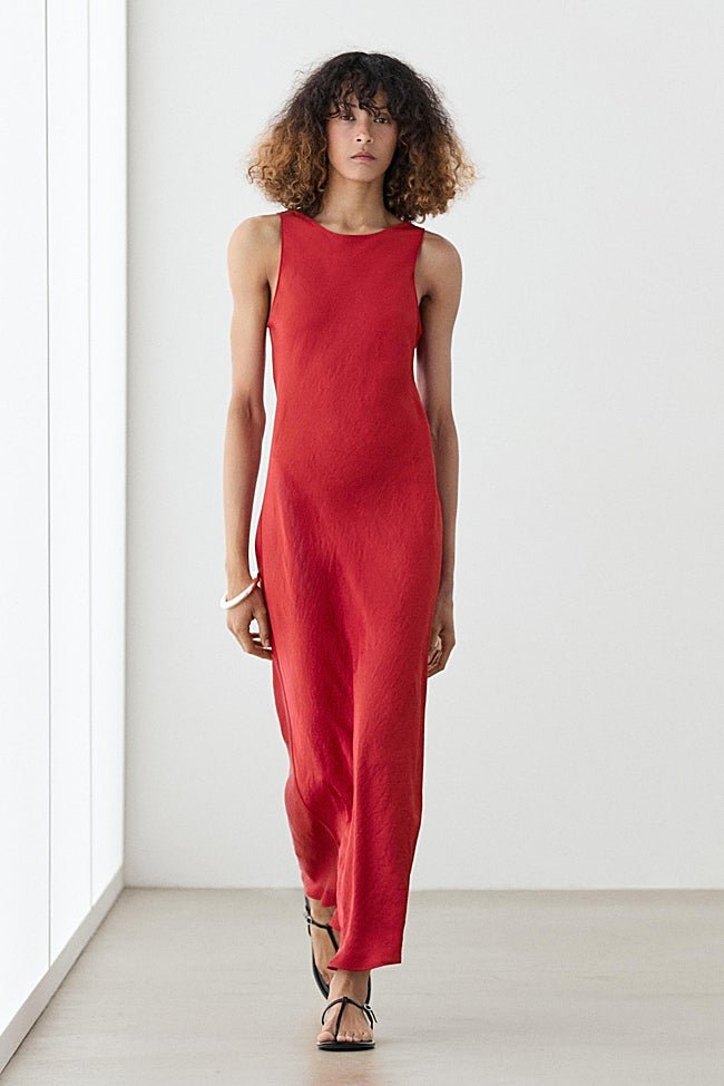Vestido rojo de Massimo Dutti (89,99 euros)