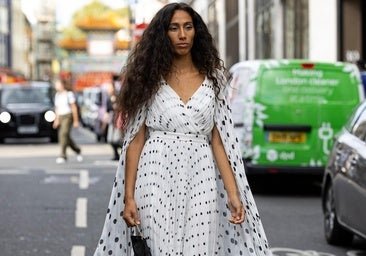 El vestido de lunares de Zara que rescata el clásico más elegante del armario