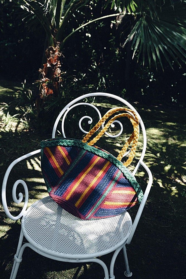 Bolso de rafia de Zara (35,99 euros)