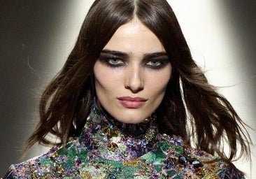 Por qué el nuevo Gucci de Demna Gvasalia mira a la era de Tom Ford: el lujo vuelve al poder y al sexo