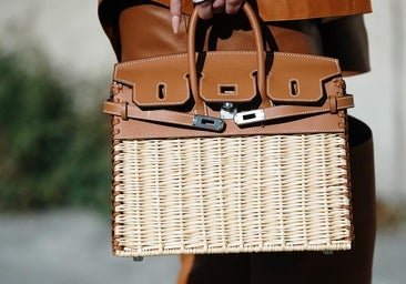 Ni básicos, ni aburridos: los bolsos de rafia más originales para estrenar con el buen tiempo