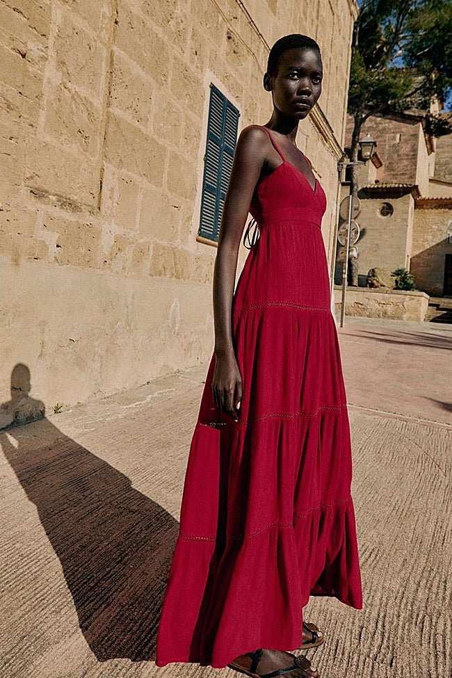 Vestido rojo de Zara (29,99 euros)