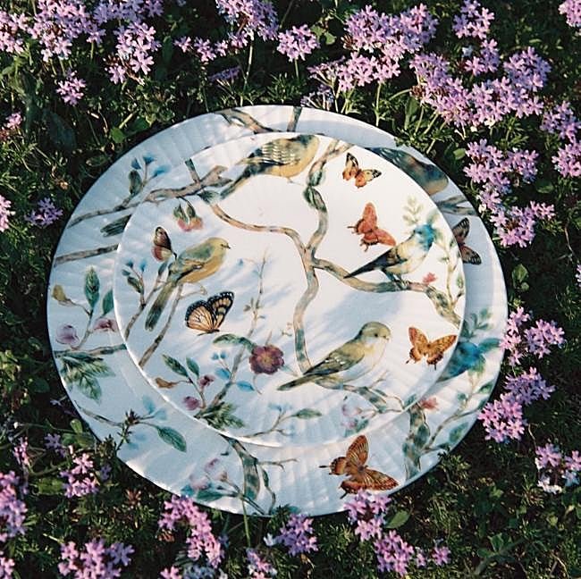 Vajilla de la colección de Marisa Berenson x Zara Home.