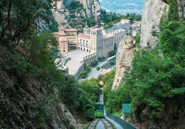 El pueblo medieval a una hora de Barcelona que tiene un tren cremallera, un paisaje de película y el santuario mariano que visitará el Papa
