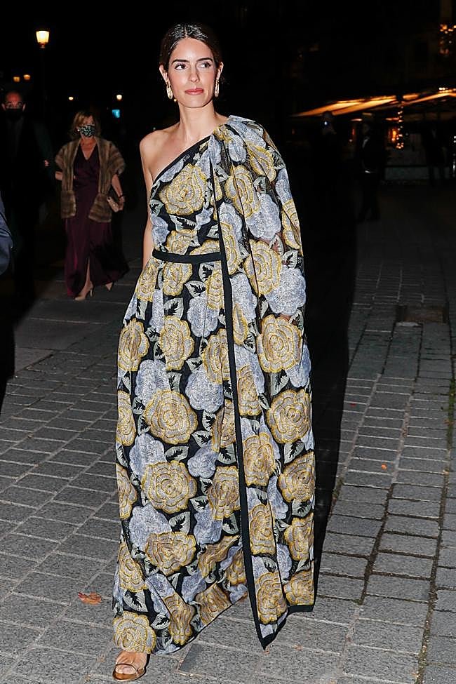 Sofía Palazuelo con vestido capa de la firma Jantaminiau.