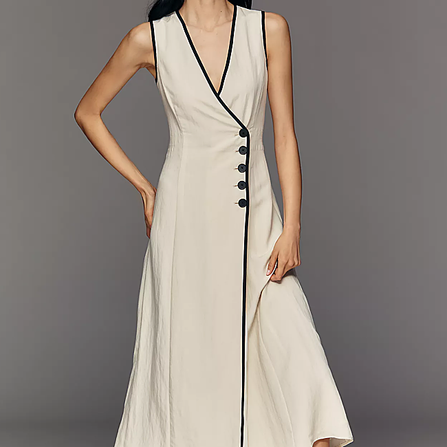 Vestido lencero azul con encaje de Bimba y Lola 135 euros.