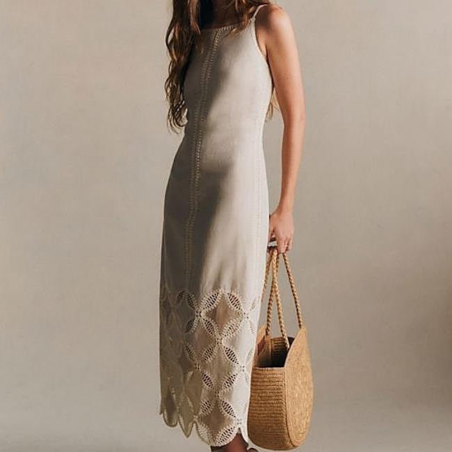 Vestido de punto beige calado de Sézane, 185 euros.