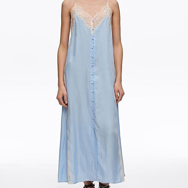 Vestido lencero azul con encaje de Bimba y Lola 135 euros.
