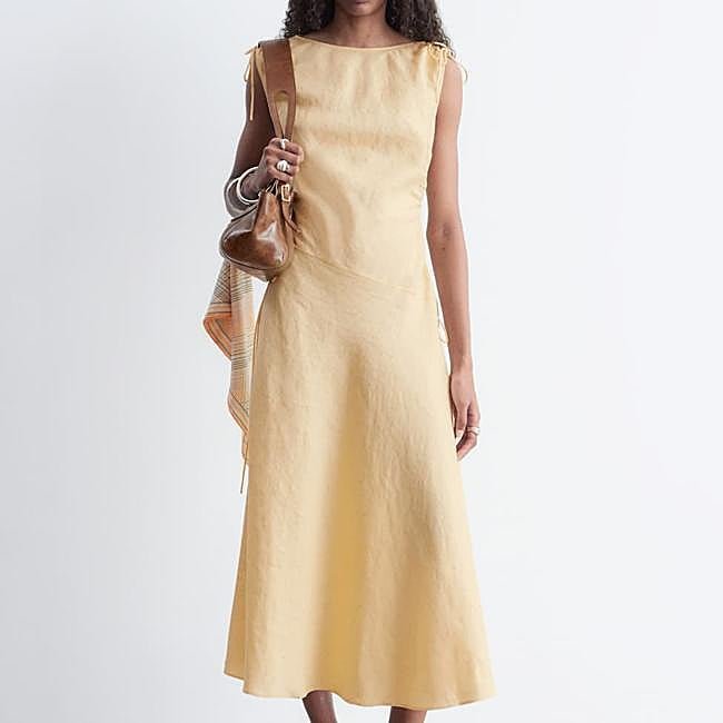Vestido midi en tono amarillo suave de &Other Stories, 99 euros