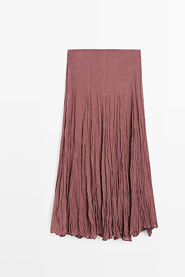 Falda fluida en rosa de Massimo Dutti.
