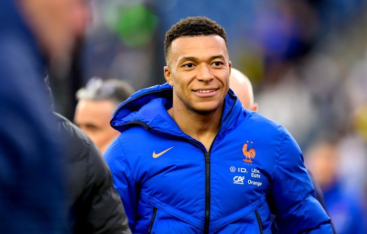 Kylian Mbappe juega su tercer Mundial y ya tiene un campeonato y un subcampeonato. Foto: EFE / EPA / ADAM RICHINS.
