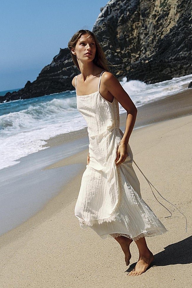 Vestido crudo de Zara (39,99 euros)