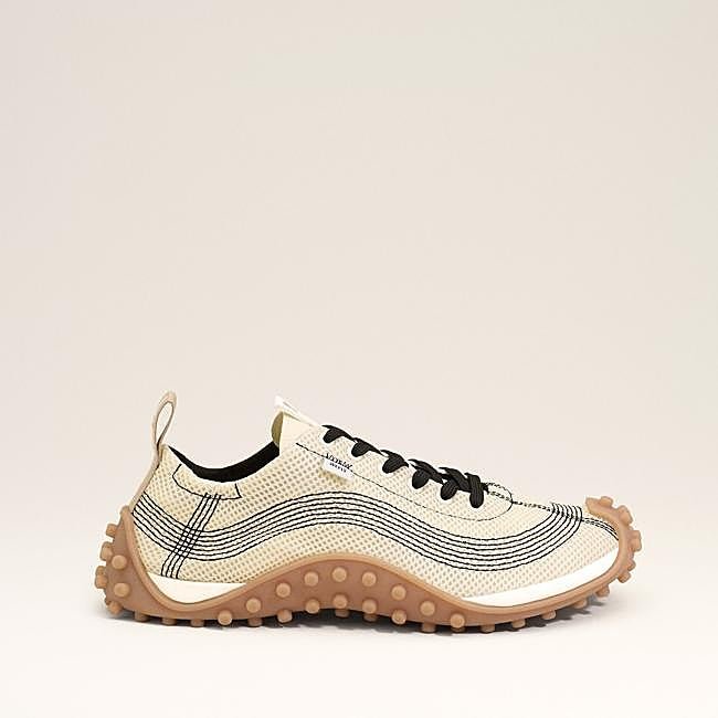 Zapatillas deportivas de Ami Paris, 350 euros.