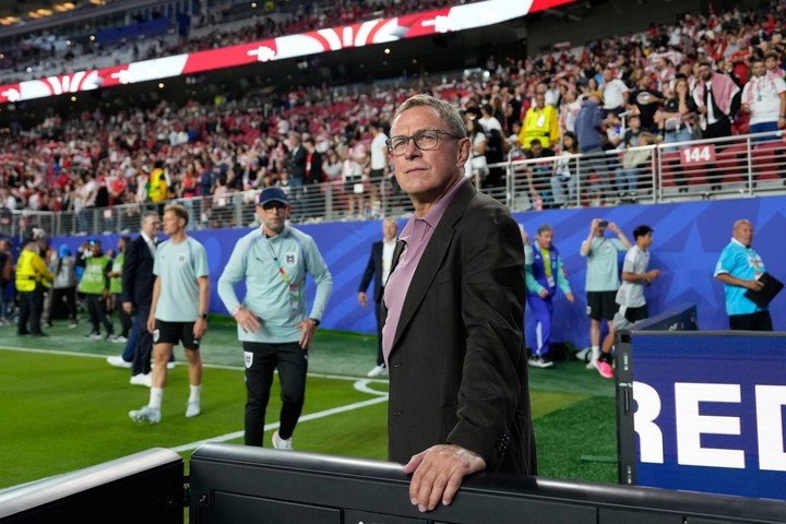 Ralf Rangnick, el encargado de devolverle la ilusión a Austria a base de un juego ofensivo. Foto: AP Photo/Eugene Hoshiko.
