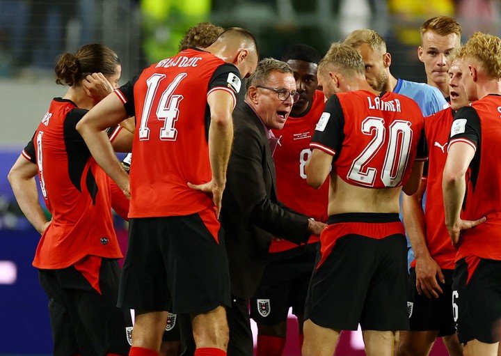 Ralf Rangnick, a pura indicación durante el debut con victoria de Austria ante Jordania en el Mundial 2026. Foto: REUTERS/Carlos Barria.