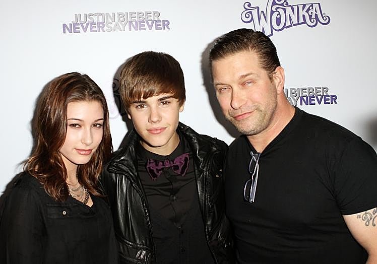 Hailey Bieber, Justin Bieber y Stephen Baldwin (2011).