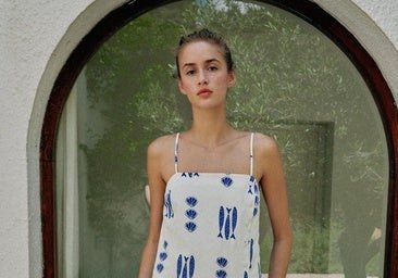 Pantalones azul cobalto, la tendencia más colorida de 2026 que ha cautivado a las mujeres más elegantes