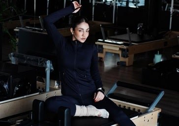El ejercicio de pilates que trabaja la movilidad vértebra a vértebra y por qué los instructores lo recomiendan después de los 50