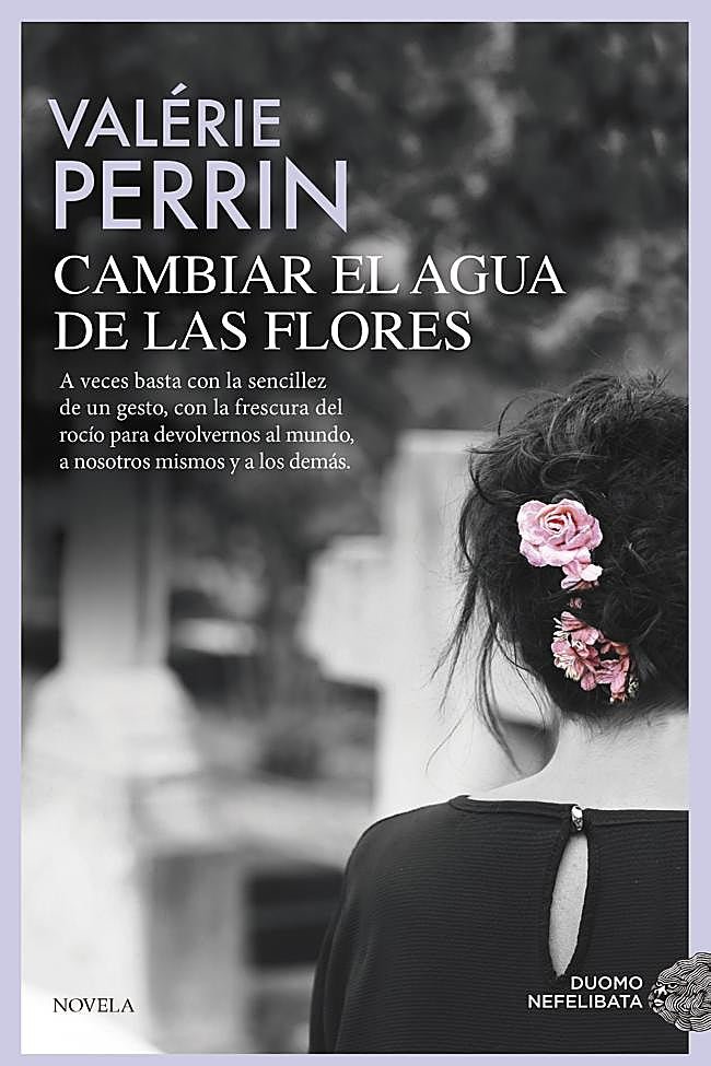 Portada de Cambiar el agua de las flores, la nueva novela de la autora de Tatá, Valérie Perrin.