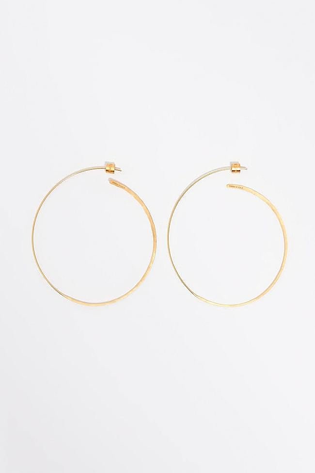 Pendientes de aros dorados de Bimba y Lola.